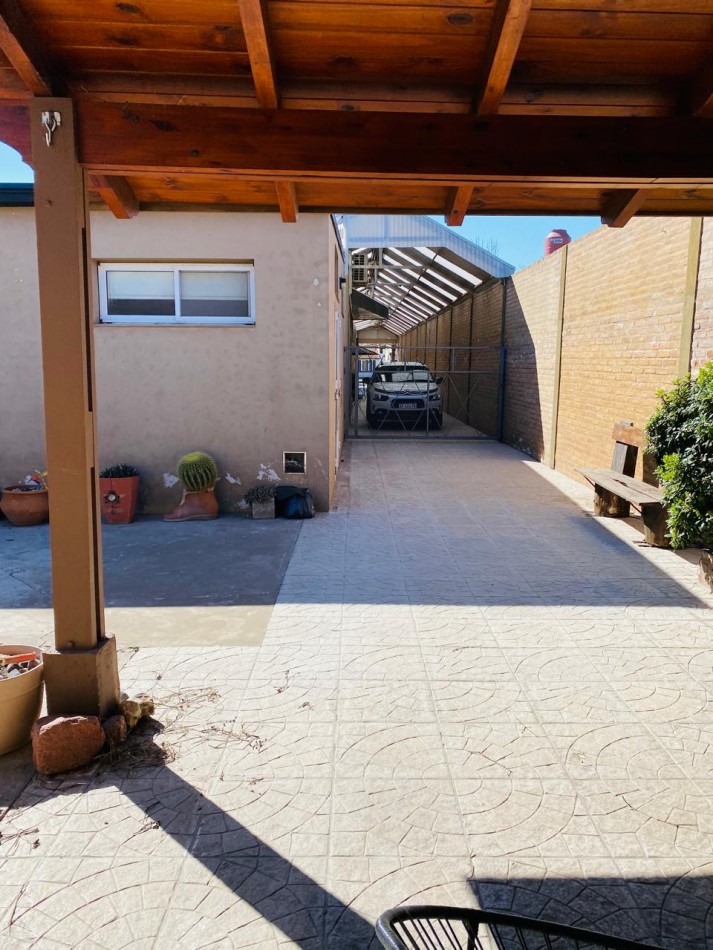 PROPIEDAD EN VENTA - VIVIENDA + BLOQUE COMERCIAL - EXCELENTES CONDICIONES Y COMODIDADES