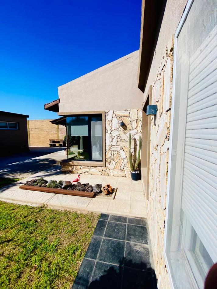 PROPIEDAD EN VENTA - VIVIENDA + BLOQUE COMERCIAL - EXCELENTES CONDICIONES Y COMODIDADES